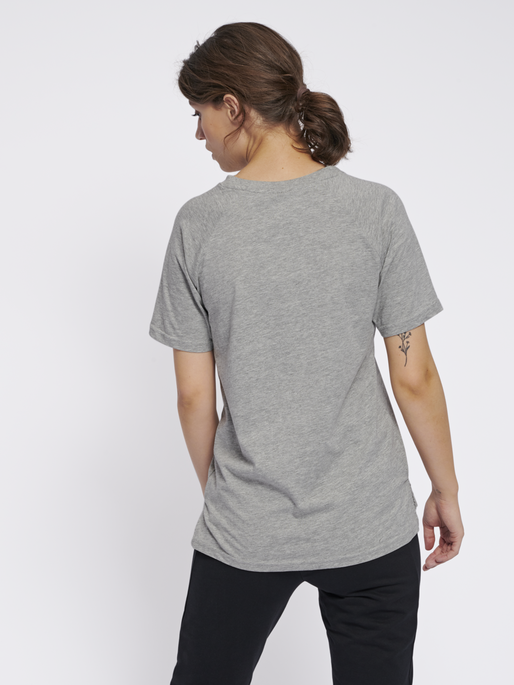 hmlZENIA T-SHIRT S/S, 2006, model