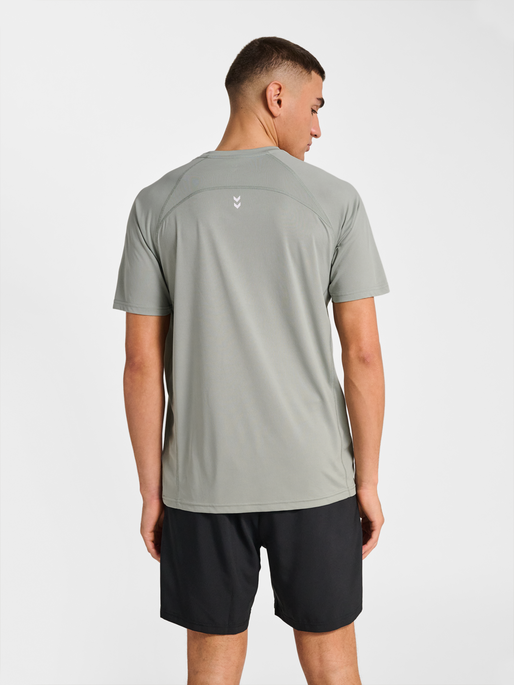 hmlPULSE WORKOUT T-SHIRT S/S, BELGIAN BLOCK hmlPULSE WORKOUT T-SHIRT S/S, BELGIAN BLOCK, model