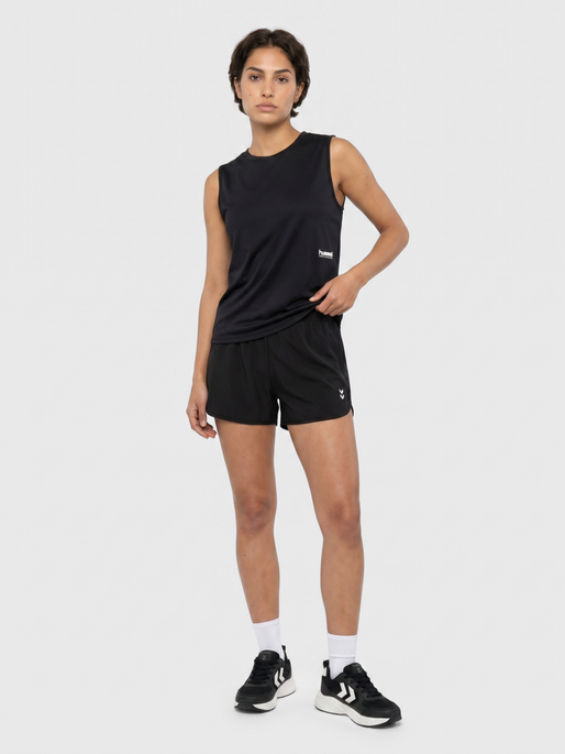 hmlPULSE WORKOUT W TANKTOP, BLACK, model