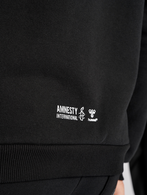 hmlAMNESTY SWEATSHIRT, 2001, model