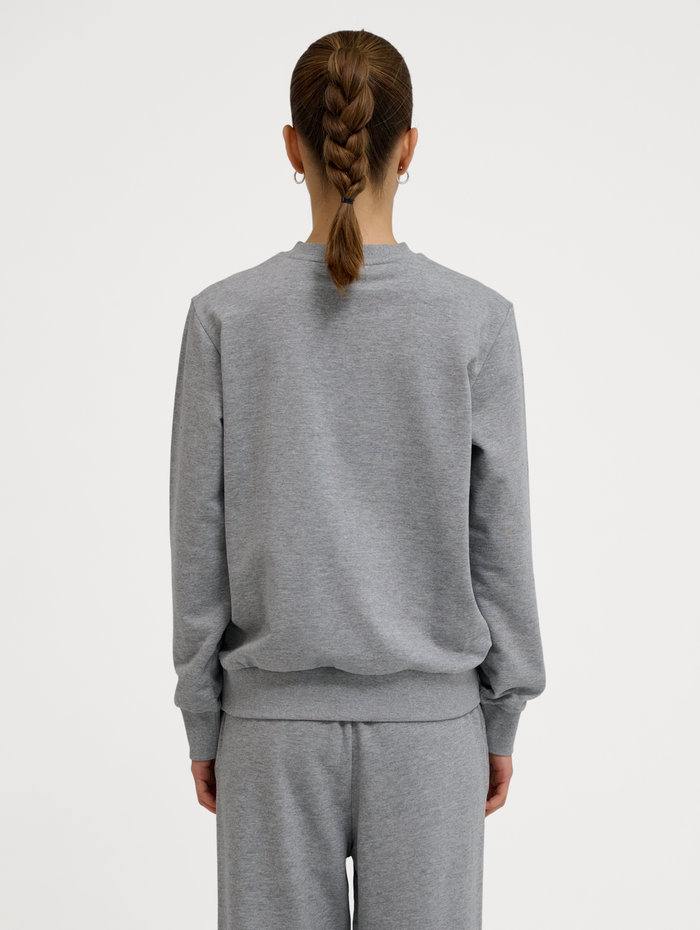 hmlPULSE W SWEAT CREWNECK, GREY MELANGE, model