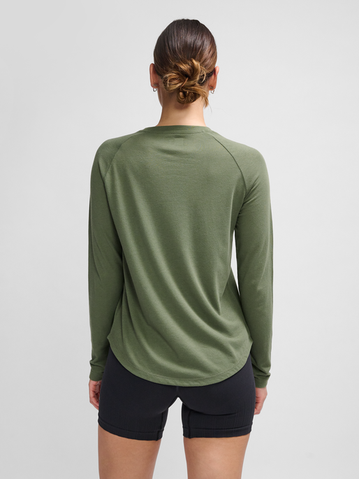 hmlMT VANJA T-SHIRT L/S, DEEP LICHEN GREEN, model