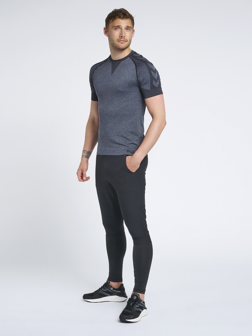hmlSPIRO TAPERED PANTS, 2001, model