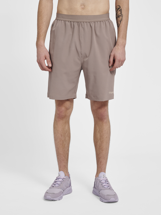 hmlMT DRAGON SHORTS, DRIFTWOOD, model