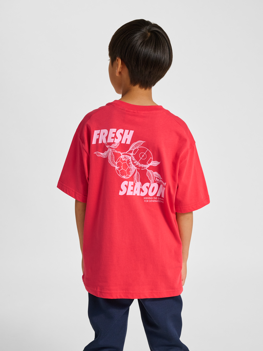 hmlJR LOOSE T-SHIRT S/S STADIUM, HIBISCUS, model