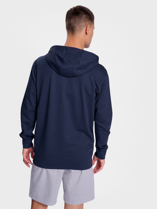 hmlGO 2.0 LOGO HOODIE, MARINE, model