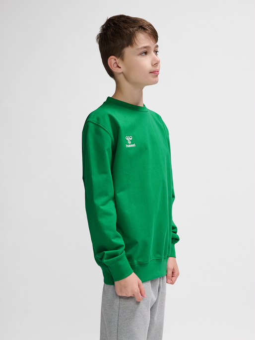 hmlGO 2.0 SWEATSHIRT KIDS, JELLY BEAN, model