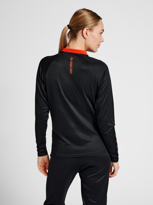 hmlGG12 ACTION HALF ZIP SWEAT WOMAN, BLACK/CHERRY TOMATO, model