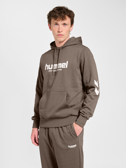 hmlLEGACY 2.0 HOODIE, DARK NIGHT, model