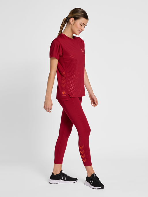 hmlONGRID POLY TEE S/S WO, 3135, model