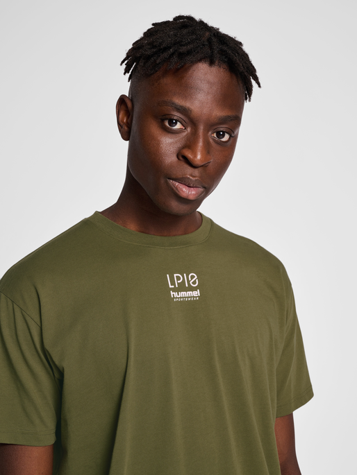 hmlLP10 BOXY T-SHIRT, 6187, model
