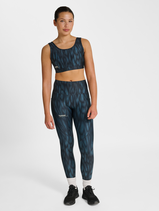 hmlHIIT AOP INTENSITY BRA, STARGAZER hmlHIIT AOP INTENSITY BRA, STARGAZER, model