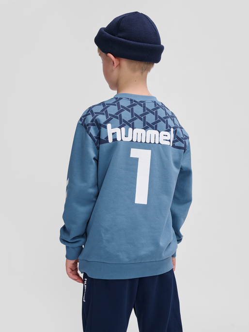 hmlPS SWEATSHIRT, 7527, model