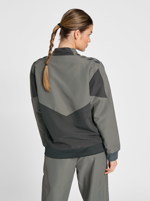 hmlPRO GRID WALK OUT JACKET WO, 2166, model