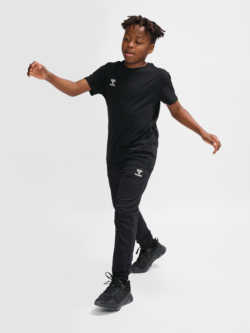 hmlGO 2.0 SWEATPANTS KIDS, BLACK, model