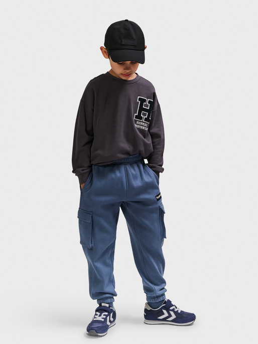 hmlALLTON CARGO PANTS, BERING SEA, model