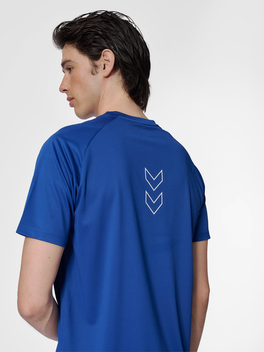 hmlCOURT LIGHT WEIGHT T-SHIRT, SODALITE BLUE, model