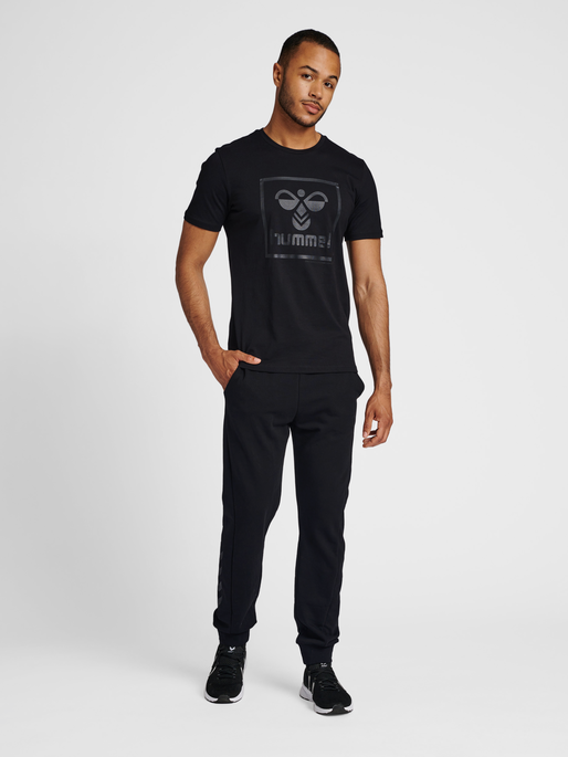 hmlISAM 2.0 T-SHIRT, BLACK, model