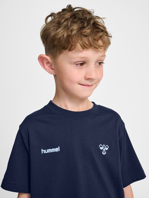 hmlJR GRAPHIC T-SHIRT S/S, DRESS BLUES, model