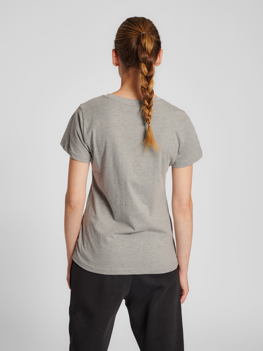 hmlRED BASIC T-SHIRT S/S WOMAN, GREY MELANGE, model