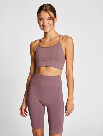 hmlTIFFY SEAMLESS SPORTS TOP, ROSE TAUPE, model