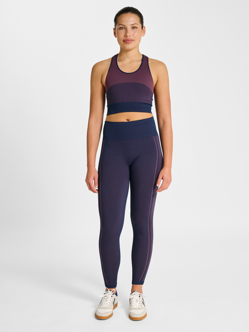 hmlYOGA SEAMLESS W CROP TOP, DRESS BLUES, model