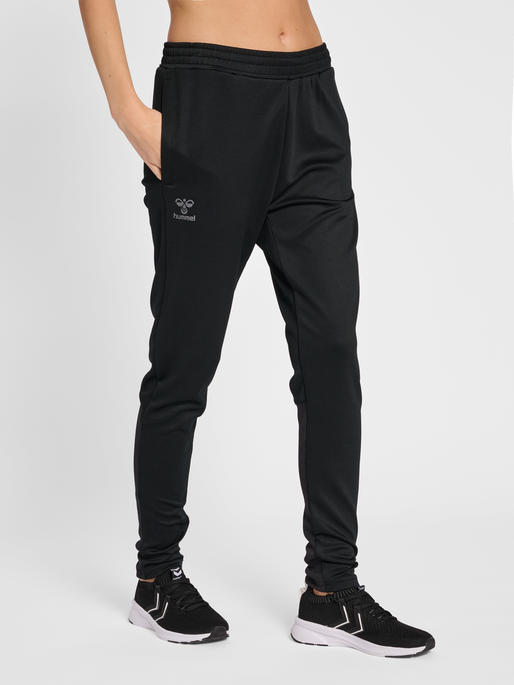 hmlQ4 POLY TRAINING PANT WO, BLACK, model