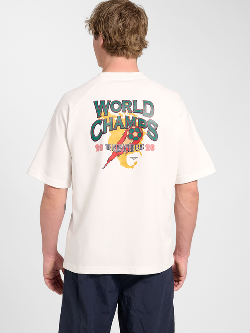 hmlWORLD 26 T-SHIRT S/S, BLANC DE BLANC, model
