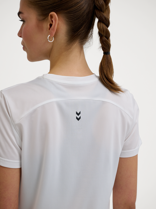 hmlPULSE WORKOUT W T-SHIRT S/S, WHITE, model