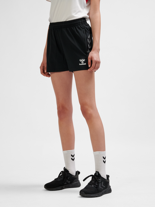 hmlAUTHENTIC WOVEN SHORTS WOMAN, BLACK, model