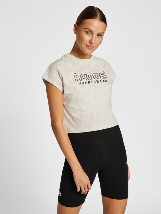 hmlLGC JUNE CROPPED T-SHIRT, TOFU MELANGE, model