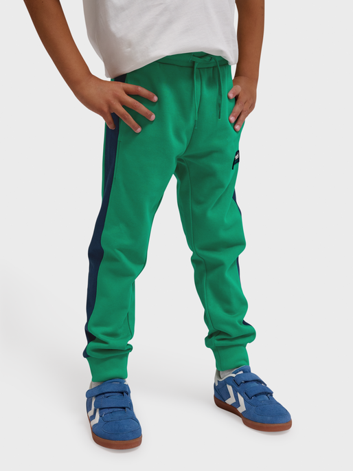 hmlDIXEN PANTS, PEPPER GREEN, model