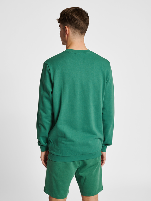 hmlLGC GABE SWEATSHIRT, FOLIAGE GREEN, model