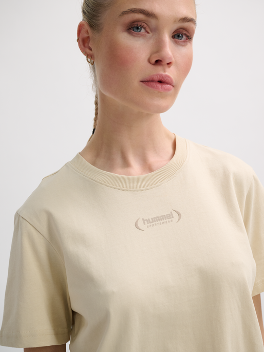 hmlPAOLA REGULAR T-SHIRT, VANILLA ICE, model