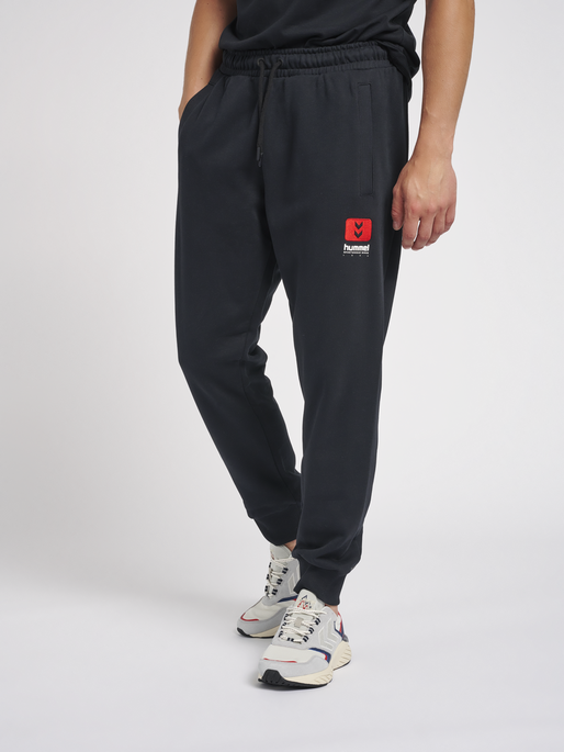 hmlLGC GRAHAM REGULAR PANTS, BLACK, model