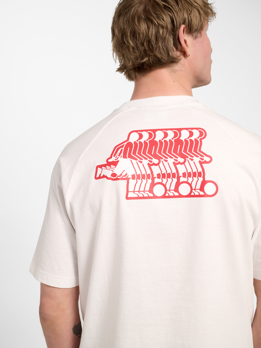 hmlKEEPER GRAPHIC T-SHIRT S/S, WHITE/RED, model