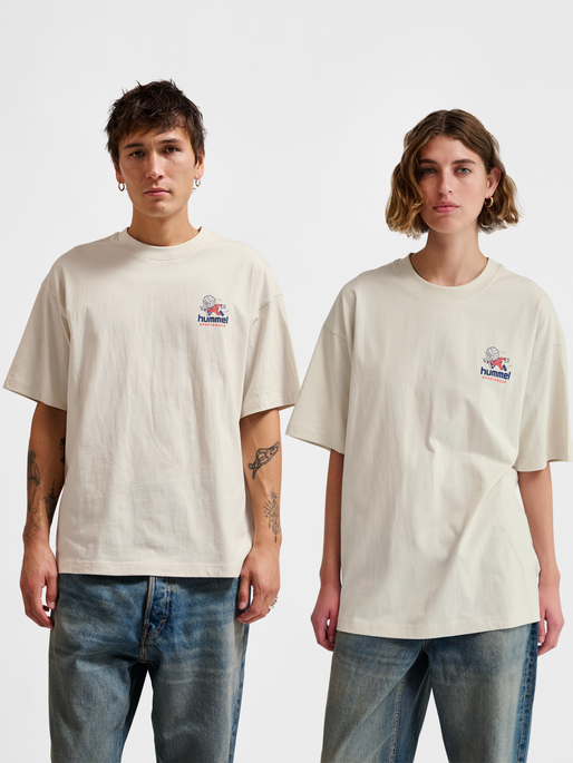 hmlLOOSE T-SHIRT S/S HEADBALL, TOFU, model