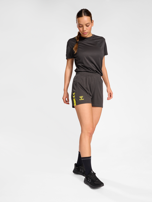 hmlACTIVE PL JERSEY S/S WOMAN, OBSIDIAN, model