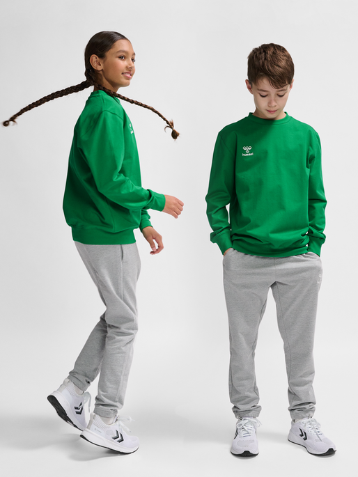 hmlGO 2.0 SWEATSHIRT KIDS, JELLY BEAN, model