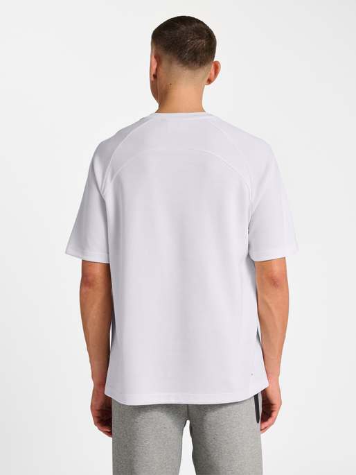 hmlTECH LOOSE T-SHIRT, WHITE hmlTECH LOOSE T-SHIRT, WHITE, model