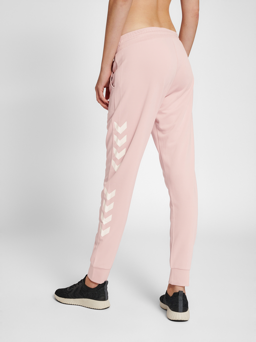 hmlLEGACY POLY WOMAN REGULAR PANTS, CHALK PINK, model