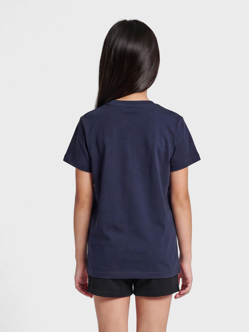 hmlRED BASIC T-SHIRT S/S KIDS, MARINE, model