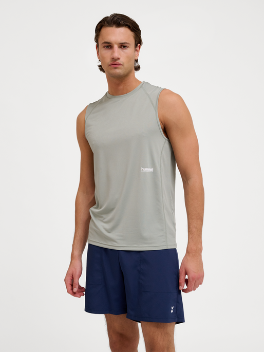 hmlPULSE WORKOUT TANK TOP, BELGIAN BLOCK, model