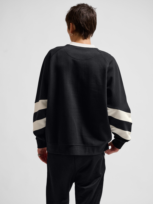 hmlOVERSIZED CREW SPORTSWEAR SWARM, BLACK, model