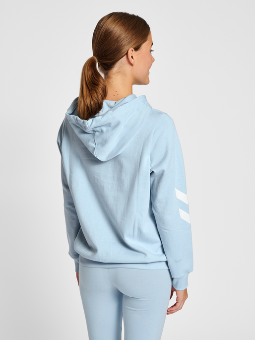 hmlLEGACY WOMAN HOODIE, CELESTIAL BLUE, model