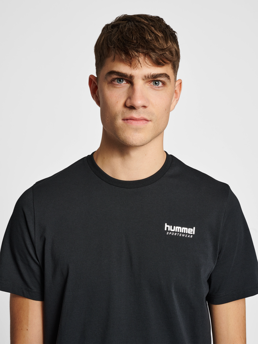 hmlLGC JOSE T-SHIRT, BLACK, model