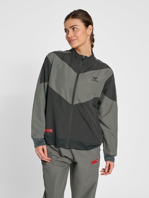 hmlPRO GRID WALK OUT JACKET WO, 2166, model