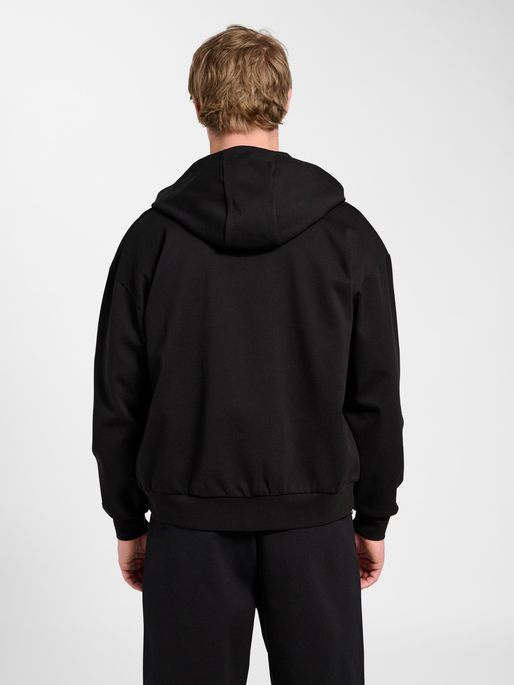 hmlDEFENDER ZIP HOODIE, BLACK, model