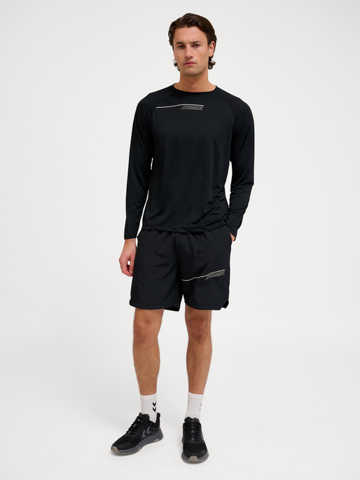 hmlCOURT LIGHT WEIGHT T-SHIRT L/S, LIGHT GREY/BLACK, model