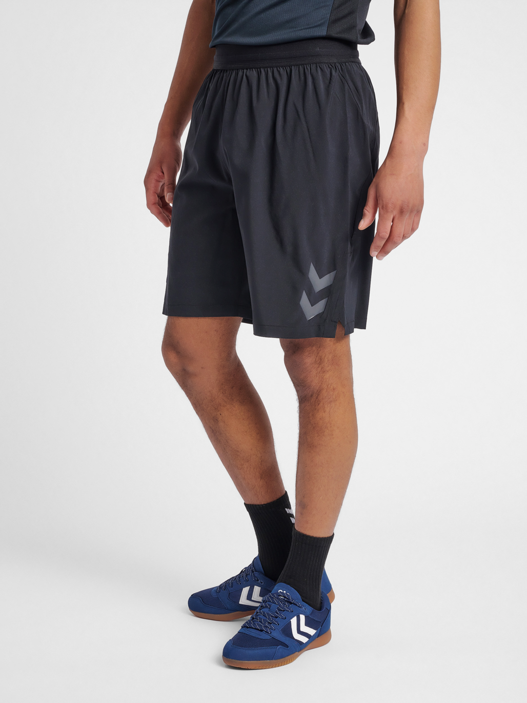 Woven gym shorts top